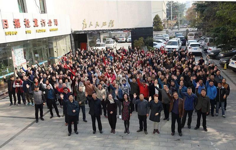 多半快递小哥月收入不超过5000元,你认为快递小哥的工资高吗?-专业的有问必答平台